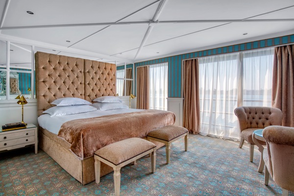 Uniworld Boutique River Tosca Royal Suite 2.jpg